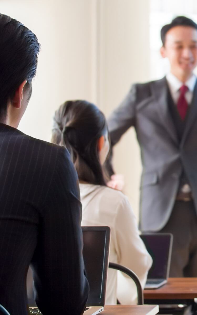 業界最高水準の審査・研修制度